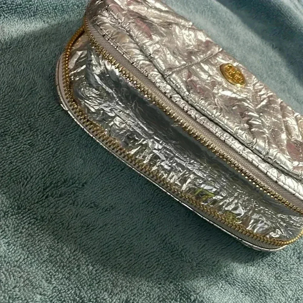 Tory Burch metallic cross bag - Picture 2 of 14